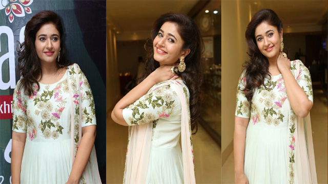 Actress Poonam Bajwa – Premium Live HD